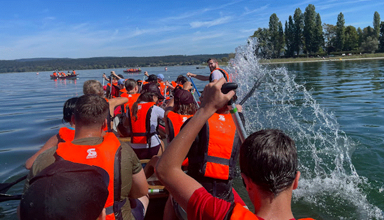 Ein Bild, das Wasser, Person, drau&szlig;en, Himmel enth&auml;lt.

Automatisch generierte Beschreibung